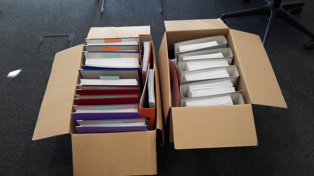 kartony z książkami