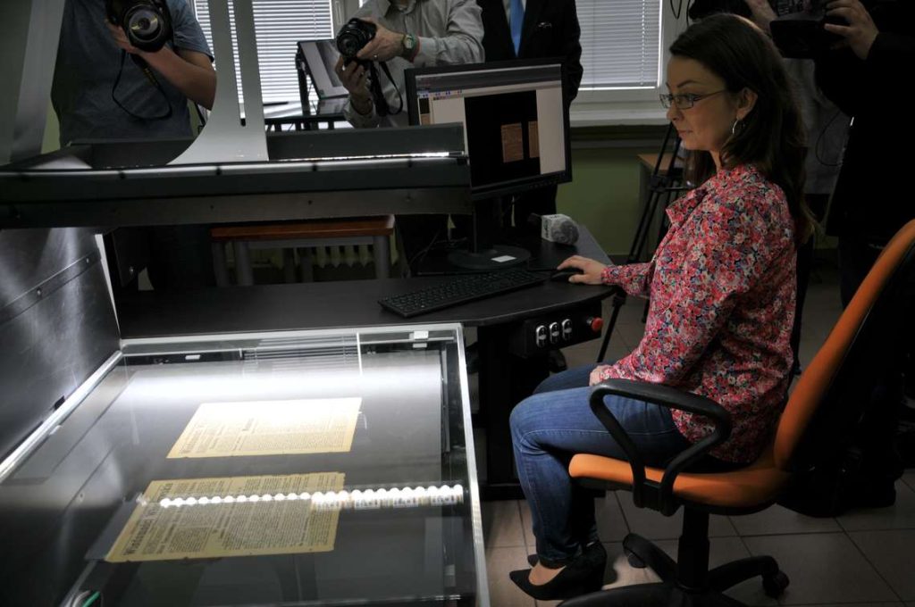 Digitalizacji zasobów w Miejskiej Bibliotece Publicznej we Włocławku. fot. arch. Departamentu Cyfryzacji